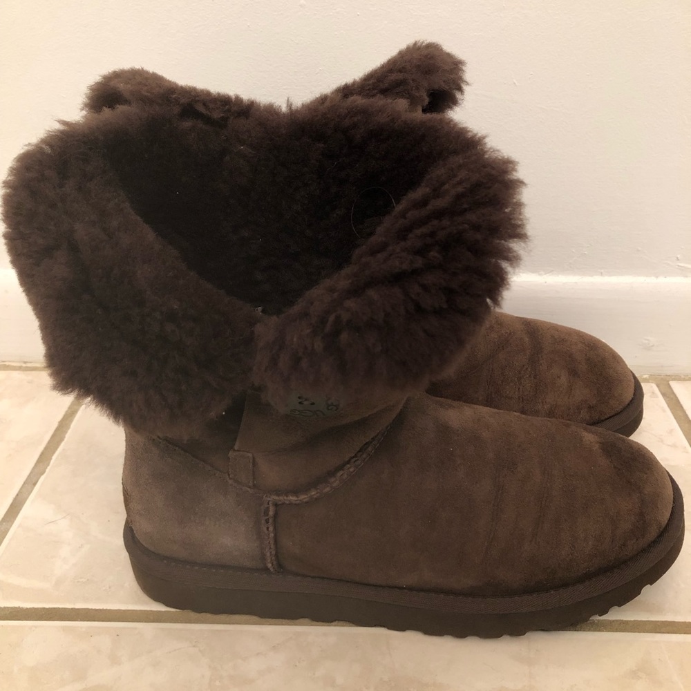 SOLD UGG Australia Womens Bailey Button Winter Boots Brown 5803 Size 8